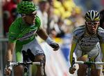 Thor Hushovd i den grønne trøje skælder ud på Mark Cavendish efter spurten. Cavendish blev senere straffet for at have klemt nordmanden for hårdt. 