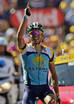 Contador stak fra feltet på bjerget op mod Verbier og kørte sig i gult. 