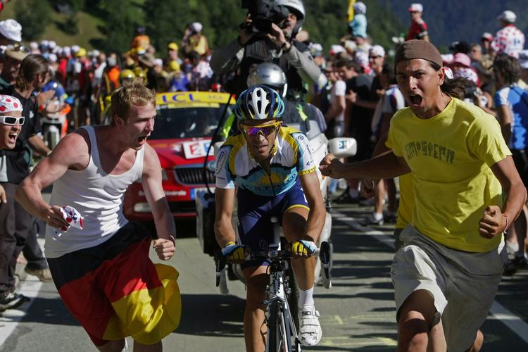Contador gav den gas på vej op mod Verbier, men Bjarne Riis tror fortsat, spanieren kan rystes. 