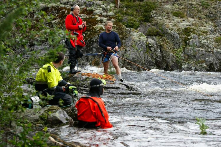 Norske redningsarbejdere har arbejdet forgæves på at finde den forsvundne danske pige og hendes svenske far. 