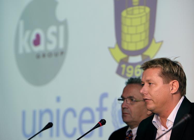 Jesper Nielsen, th., og tv. ses Per Bjerregaard, Brøndbys magtfulde bestyrelsesformand. 