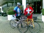 Delstaten Bremen indenrigs- og sportsminister Ulrich Mäurer (tv.) kørte sammen med Danmarks statsminister på den første del af velgørenhedsløbet Team Rynkebys 3. etape i dag. 