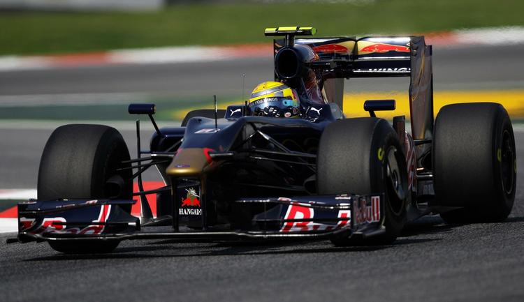 Toro Rosso-teamet, her repræsenteret ved Sebastien Buemi, har haft en skuffende sæson. Nu forsøger holdet med en spansk teenager. Arkivfoto. 