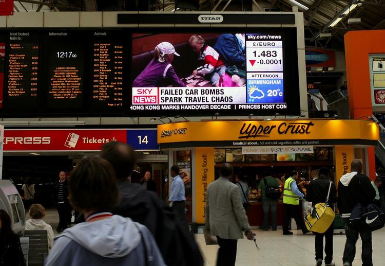 Storbritannien sænker terrortrusselsniveauet til det laveste siden 2005. 