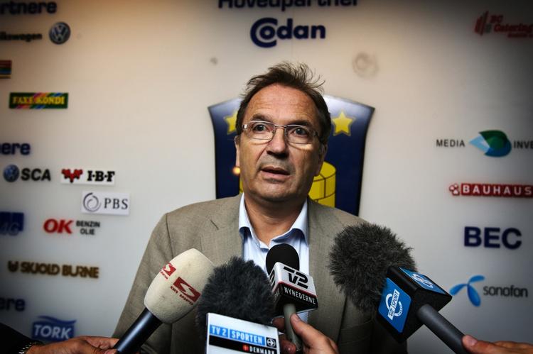 Per Bjerregaard vil ikke besvare spørgsmål om den fyrede direktør. Arkivfoto. 