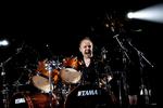 Lars Ulrich bag trommerne i Forum. 