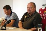 Klubejer Allan K. Pedersen bad medierne om at give familien Richter ro, så de kan komme sig oven på chokket. 