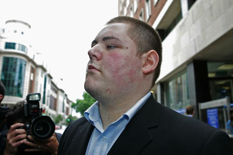 Jamie Waylett forlader retten i London. 