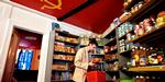 Spasiba. IBYEN tog på shoppetur i Moskva - altså supermarkedet. Og fandt klassikere som kaviar, tørfisk , surkål og en AK-47 med vodka i. Foto: Jacob Ehrbahn 