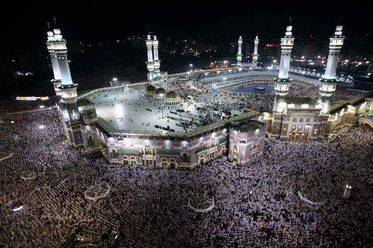Millioner af mennesker deltog sidste år i den årlige pilgrimsfærd i Mekka i Saudi Arabien. I år må ældre, børn og syge ikke deltage. 