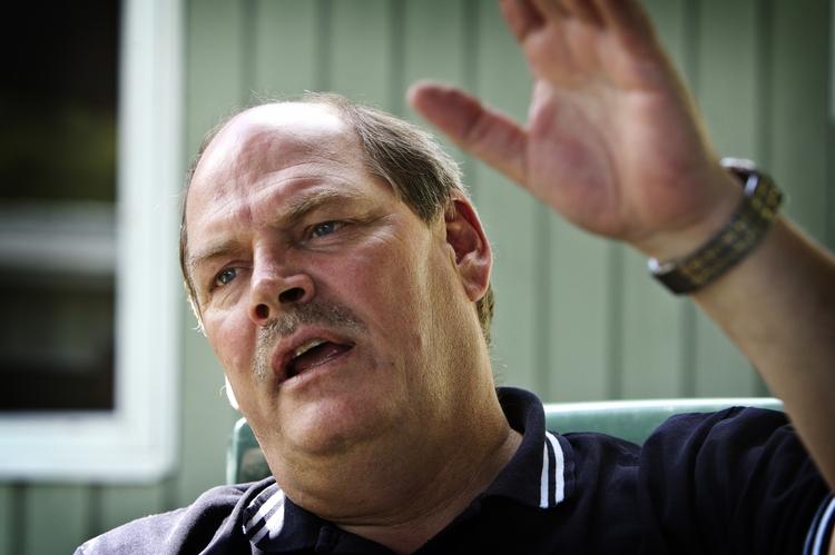 Carsten Hansen kalder Dansk Folkepartis udmelding om hjemmeværnet for en hetz af den politiske chef, Ulrik Kragh. 