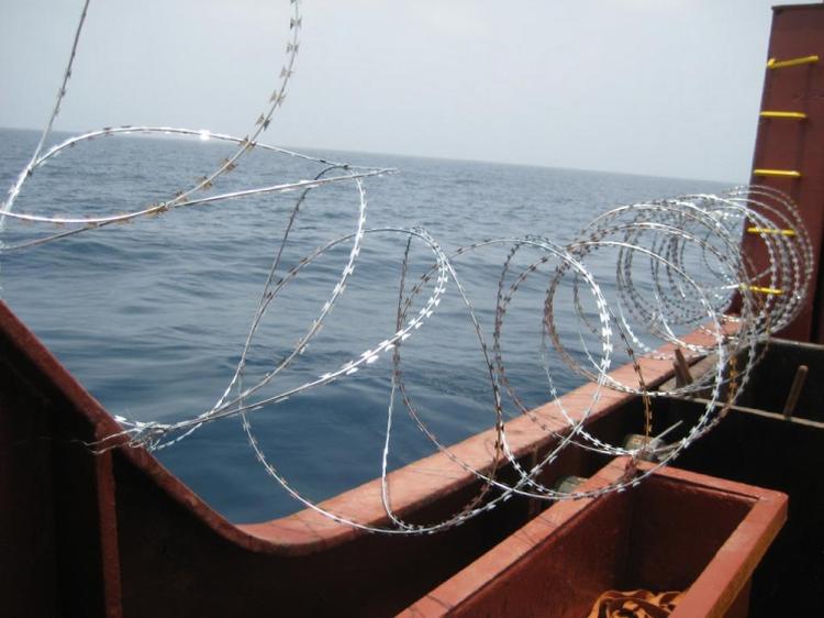 I dag er Clipper Groups skibe omviklet med pigtråd, når de sejler ind i Adenbugten ved Somalia. For få måneder siden sluttede en kapring af et Clipper-skib med en særlig hilsen fra piraterne om et snarligt gensyn. 