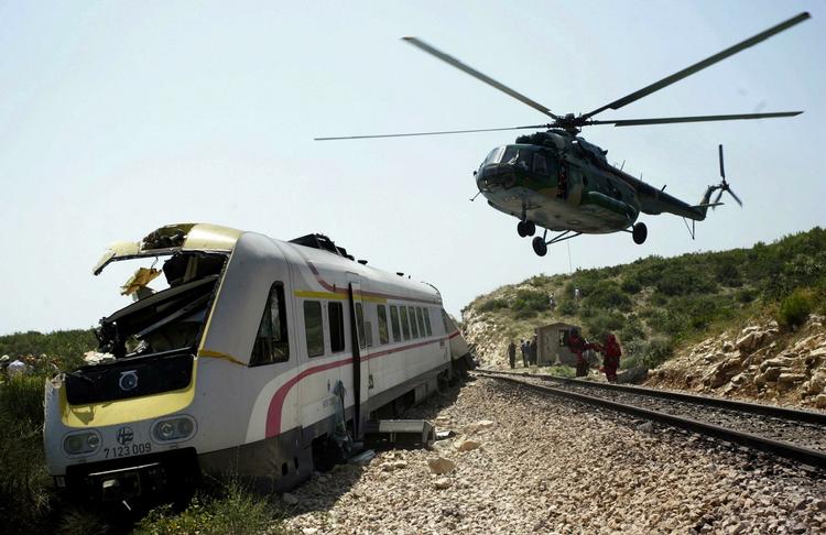 Togulykken skete i uvejsomt terrær, og derfor har de kroatiske myndigheder måttet sætte helikoptere ind for at hjælpe de mange sårede. 