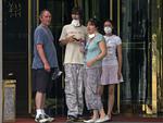En britisk familie holdes netop nu i karantæne på et hotel i Beijing i Kina. Årsagen er, at nogle af deres rejseledsagere var smittet med influenza A (H1N1). 