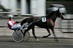 Jeppe Juel, der her dyster med Lyon N i Dansk Trav Derby 2007, er favorit til at vinde DM for travheste med Inzaghi. Arkivfoto. 