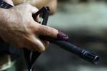 En kurdisk soldat i Iraks hær med blæk på fingeren som tegn på, at han har stemt ved dagens valg. Det er første gang, at præsidenten bliver valgt direkte. Sidste parlamentsvalg i provinsen var i 2005. 