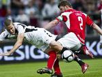 Jonas Borring og Steven Lustü i duel, da Silkeborg besejrede FC Midtjylland. 