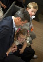 Kronprins Frederik med prinsesse Isabella og prins Christian. 