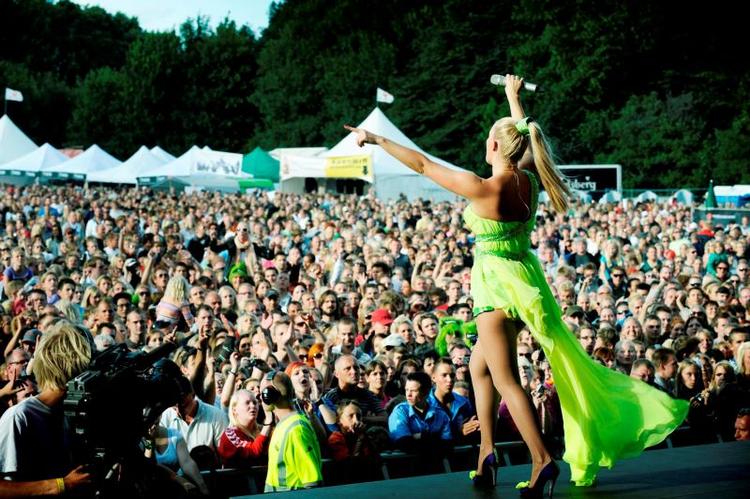 Lina Rafn og kolleger blev oplevet af 40.000 koncertgæster i går. 