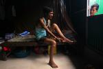 38-årige Sok Tra er en af de hiv-smittede personer, der er blevet tvunget til at bo i Tuol Sambo-slumbyen i udkanten af hovedstaden Phnom Penh i Cambodja. 
