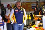 Flavio Briatore får klar besked af sin kører, Nelson Piquet jr. Arkivfoto. 