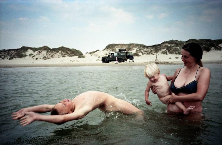 Vesterhavet kan være farligt - og de lokale butikker må være med til at øge badesikkerheden, mener Rådet for Større Badesikkerhed. Arkivfoto 