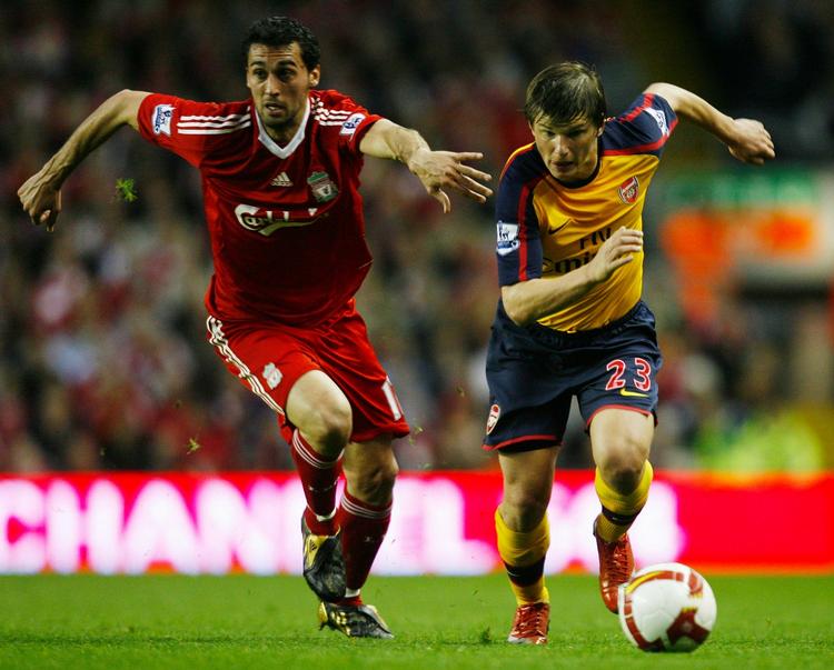 Alvaro Arbeloa, til venstre, skifter fra Liverpool til Real Madrid. Arkivfoto. 