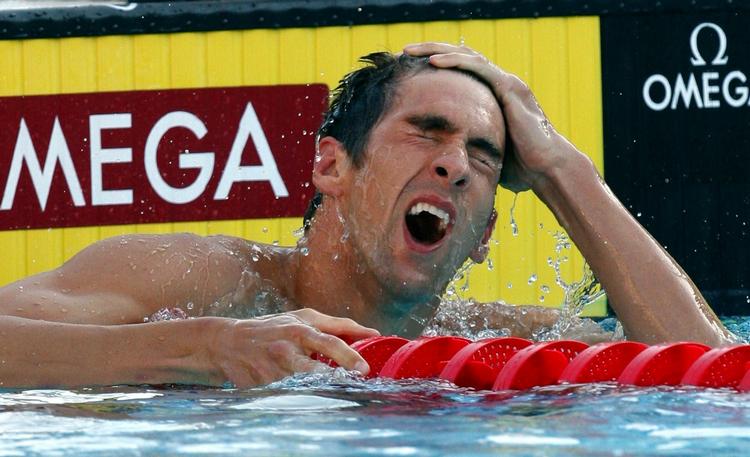 Armene gjorde ondt, da Michael Phelps vendte efter 50 meter, og det var tilsyneladende heller ikke helt smertefrit at vinde 200 meter butterfly. 