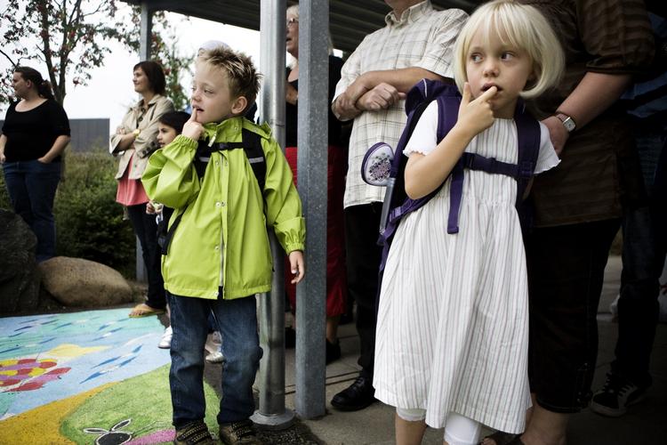 Første skoledag er spændende nok i sig selv. Miljø og Sundhed har lavet en liste over skoleudstyr uden PVC og ftalater. Her er et billede fra sidste års skolestart på Skanseskolen i Hillerød. Arkivfoto. 