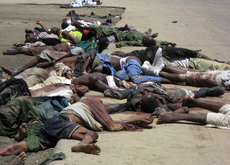 I byen Maiduguri i Nigeria lå ligene i gaderrne efter sammenstød mellem militæret og den religiøse sekt Boku Haram i mandags. Arkivfoto. 