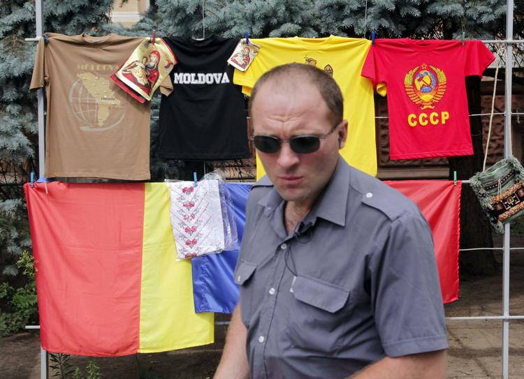 Vælgerne i Moldova har givet oppositionen et svagt flertal i Moldova, men det er stadig usikkert, om den kan samle sig mod kommunisterne. 