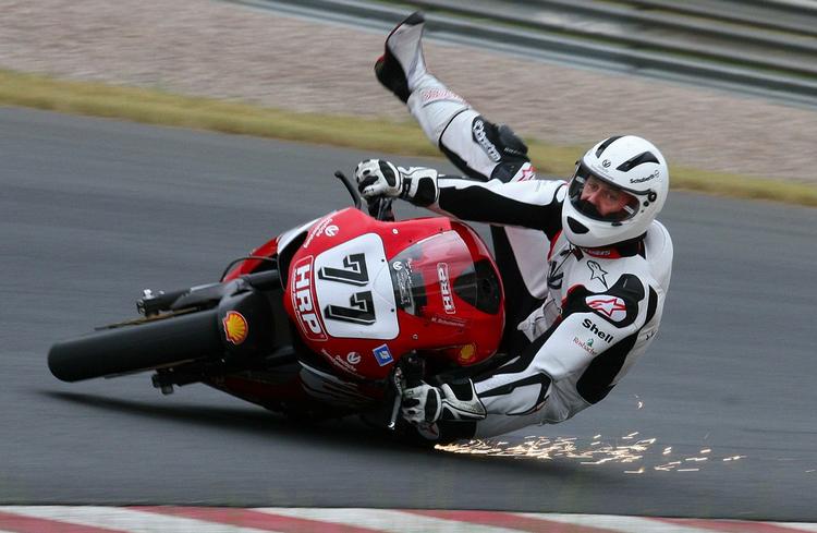 Efter han stoppede som Formel 1-kører har Michael Schumacher - med skiftende held - deltaget i en række motorcykelløb. Arkivfoto. 