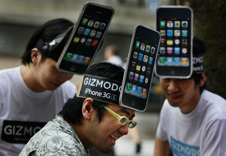 iPhones-fans fester i Japans hovedstad, Tokyo, mens de venter på, at den nye iPhone 3G S bliver frigivet. Den danske fest blev mere afslappet. 