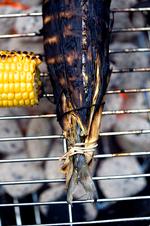 Hvis man  er glad for røget makrel, er denne ret  fantastisk. Makrellen, der er lun og  letrøget med toner af ristet majs, bliver ikke bedre. Man skal dog ikke være  bange for at give fisken for lidt. Hvis  den får for meget, bliver det kedeligt. Foto: Tobias Selnæs Markussen 