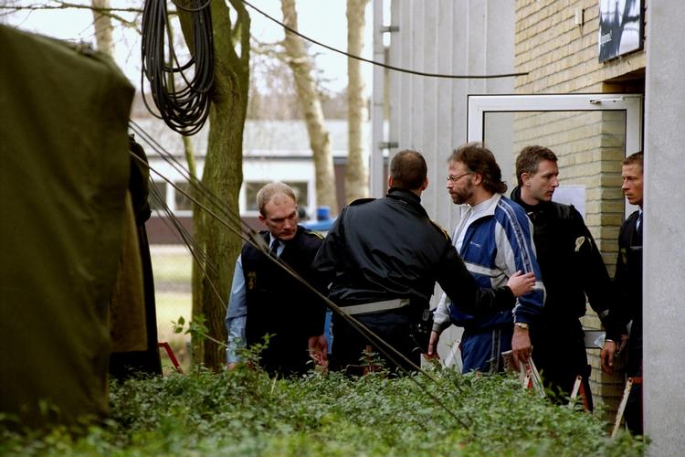Den svenske forbryder Clark Oluffson ses her under en retssag i Danmark i 2009. Nu skal han igen i fængsel. Denne gang ni år i Sverige. 