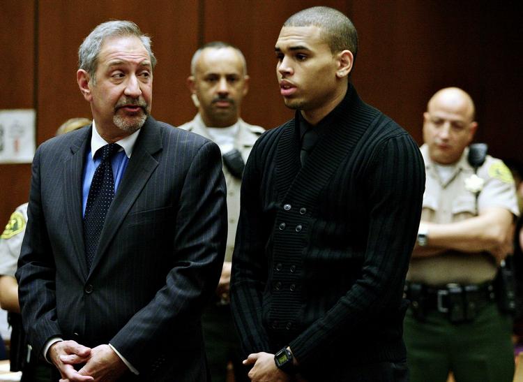 Chris Brown blev den 25. august idømt fem års betinget fængsel og 180 dages samfundstjeneste for det voldelige overfald på den daværende kæreste Rihanna. 