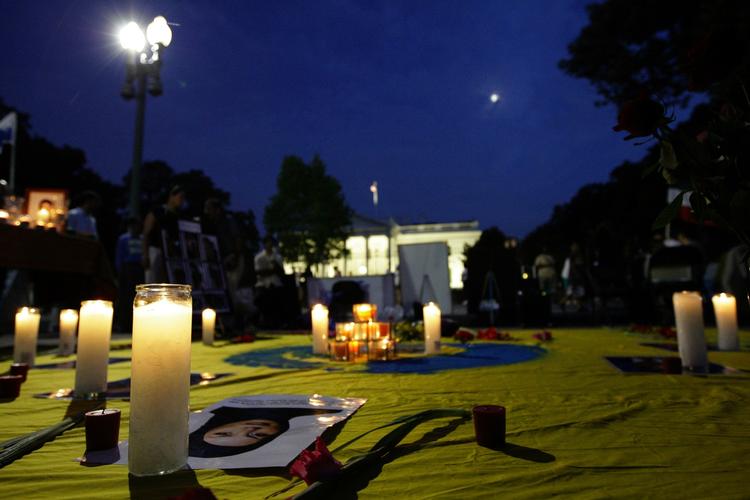 Den 27-årige Neda Agha Soltan bliver mindet i Washington på dag 40 for hendes død. Neda døde på gaden af et skud i hjertet under en demonstration efter præsidentvalget 12. juni i Teheran. 