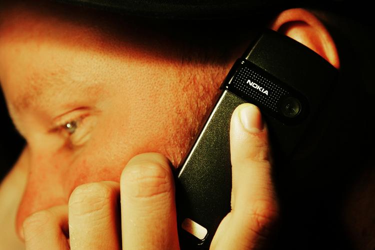 »Hej, det er chefen«. Mange oplever at blive kontaktet af deres arbejdsgiver i ferien. Er det i orden? Arkivfoto. 