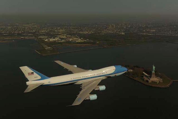 Meningen med hele miseren var at tage billeder af Air Force One over Frihedsgudinden. 