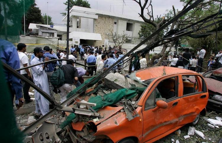 Den danske regering afviste at ændre sin udenrigspolitik, efter en bombe sprang tæt ved den danske ambassade i Islamabad. Arkivfoto. 