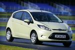 Ford Fiesta er i sit es på snoede småveje. 