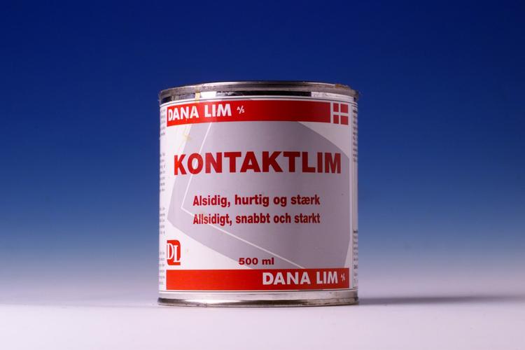 Kone og kærester straffede deres utro mand/kæreste med lim. 