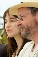 Lars von Trier ved siden af Charlotte Gainsbourg under årets Cannes-festival. 