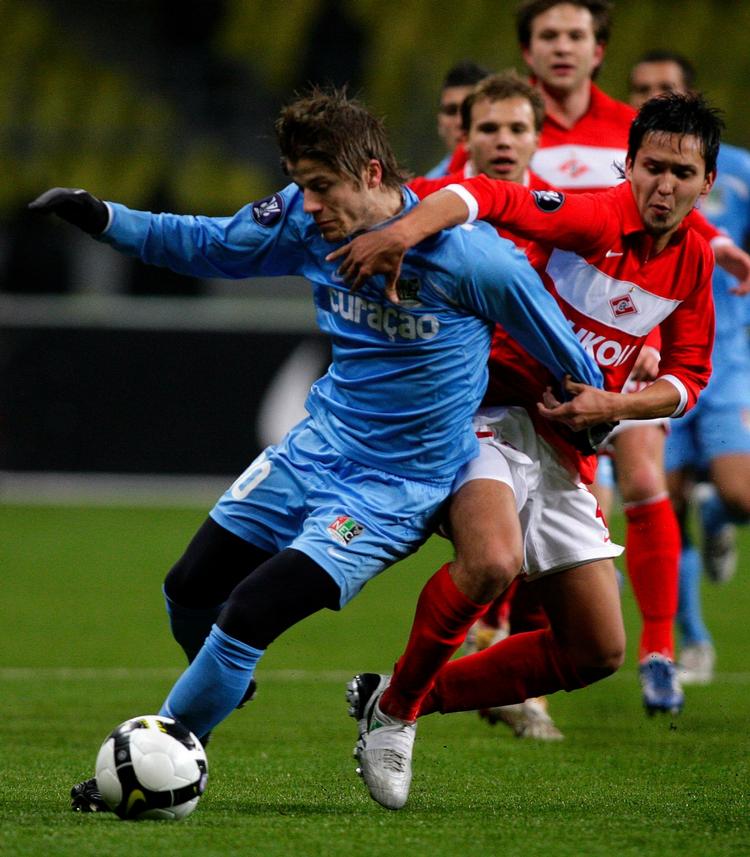 I en Uefa Cup-kamp scorede Lasse Schøne (tv.) mod Spartak Moskva, da Michael Laudrup var træner i klubben. Arkivfoto. 