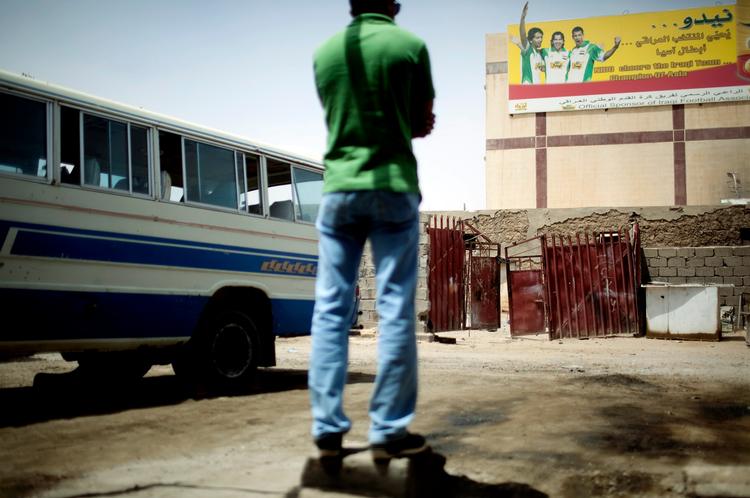 Raafat al-Luwaizy er på flugt. Han står på en terroristgruppes ’forræderliste’. Gruppen truer med at likvidere ham. Derfor er han gået under jorden og har levet i skjul her i Kirkuk, siden han blev tvangshjemsendt fra Danmark sidst i juni. 