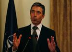 Efter blot tre dage i spidsen for Nato besøger Anders Fogh Rasmussen Afghanistan. 