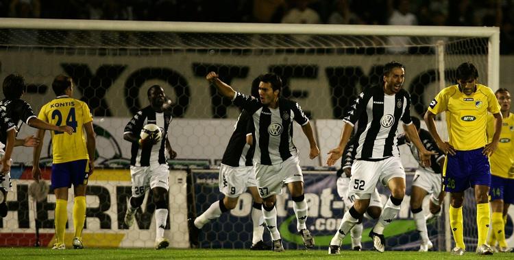 Partizan Beograd scorede efter tre minutter, men 1-0-sejren var ikke nok, og så gik Apoel Nicosia (i gult) videre som mulig FC København-modstander. 