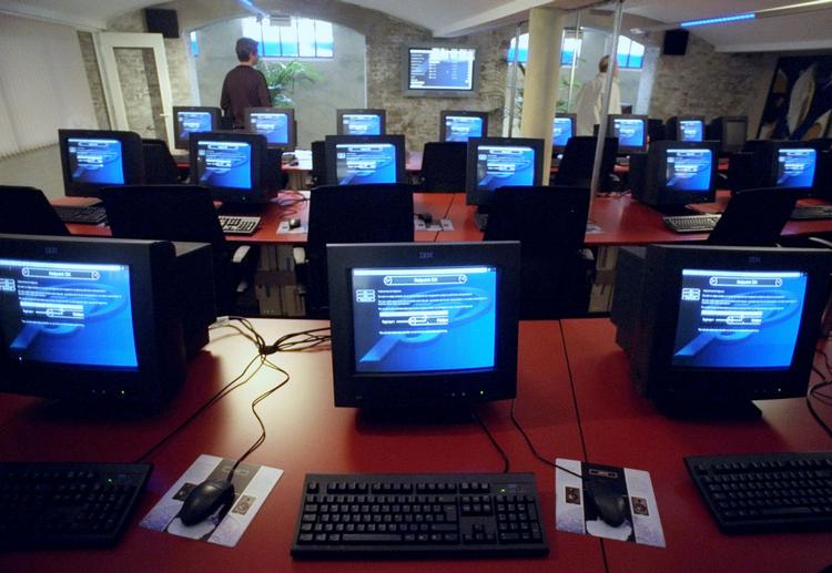 Experts say that the law hasn’t kept up with the technological advances of the Internet. 