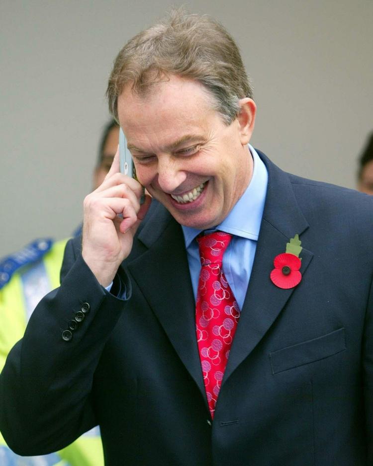 Den tidligere britiske premierminister Tony Blair går (uofficielt) efter posten som EU's kommende 'præsident'. Det vil derfor ikke være ham, der modtager opkald fra USA i akutte situationer, selv om han nok skal få masser af opkald derovre fra. 