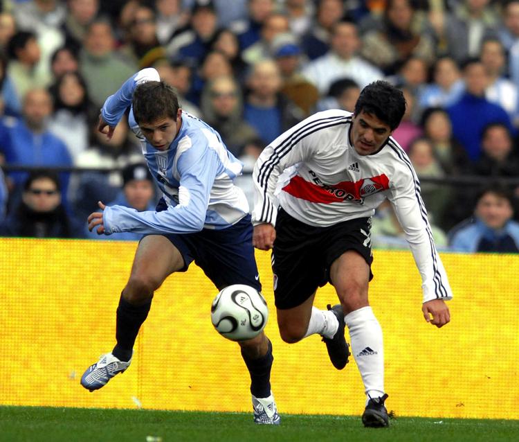 Ariel Ortega (th.) spiller for River Plate i Argentina, men han har de senere sæsoner haft store alkoholproblemer. Arkivfoto. 